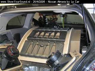 showyoursound.nl - Op je flikker met kicker - Nissan Almera by Le Car - SyS_2006_4_26_12_28_11.jpg - Begin gemaakt met het amp rek. 